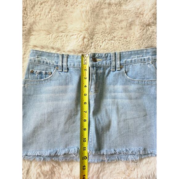 Aeropostale Denim Low Rise Frayed Mini Skirt size 3/4 - Picture 3 of 8